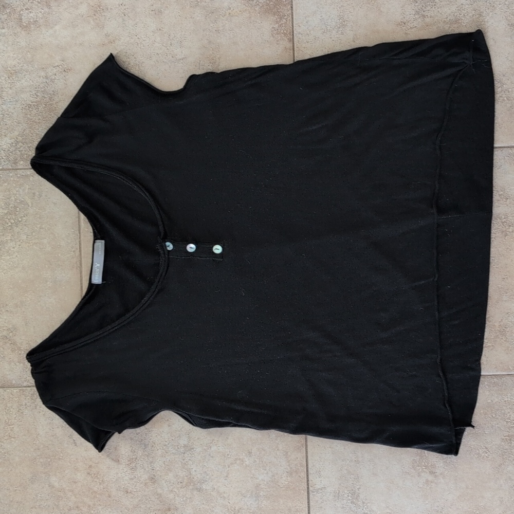 Black Lightweight T-shirt With Shiny Buttons